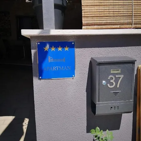 アパート Galeb Osjecka Ulica 37 プーラ